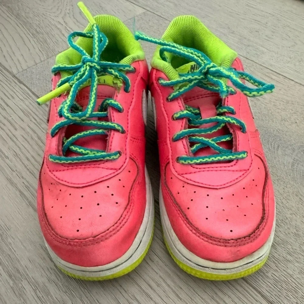 Kids Air Force 1 sneakers size 9